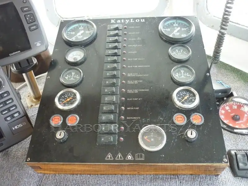 Tàu kéo lưới để bán