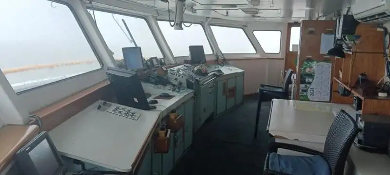 Tàu phà để bán