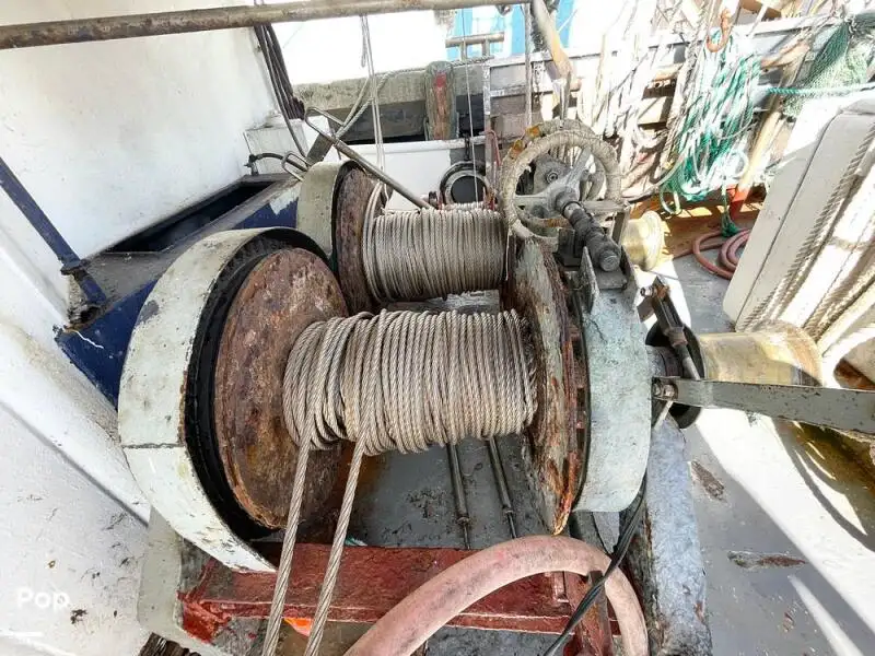 Tàu kéo lưới để bán