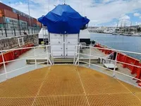 Tàu làm việc để bán