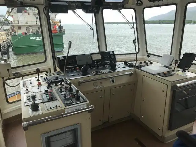 Tàu kéo để bán