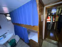 Tàu container để bán
