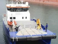 Tàu chở thủy thủ đoàn để bán