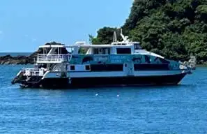 Tàu phà để bán