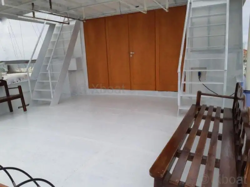Tàu hỗ trợ lặn để bán
