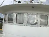 Tàu kéo lưới để bán