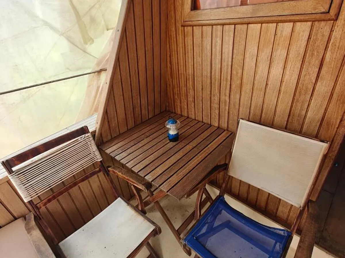 Tàu làm việc để bán
