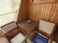 Tàu làm việc để bán