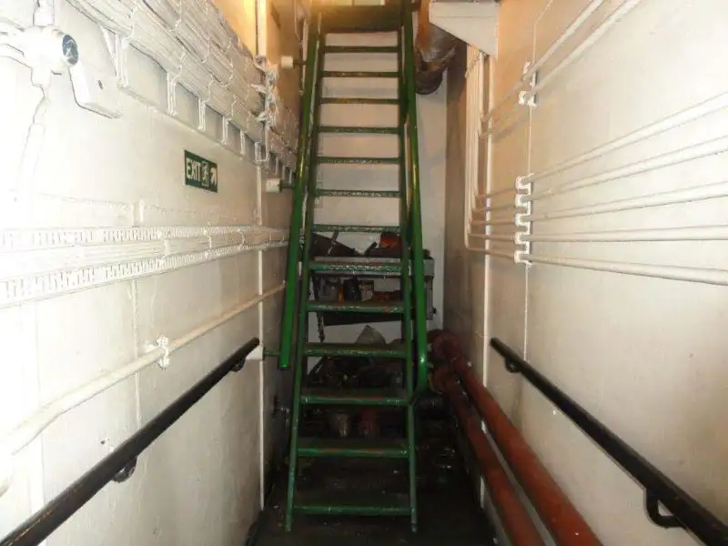Tàu kéo để bán