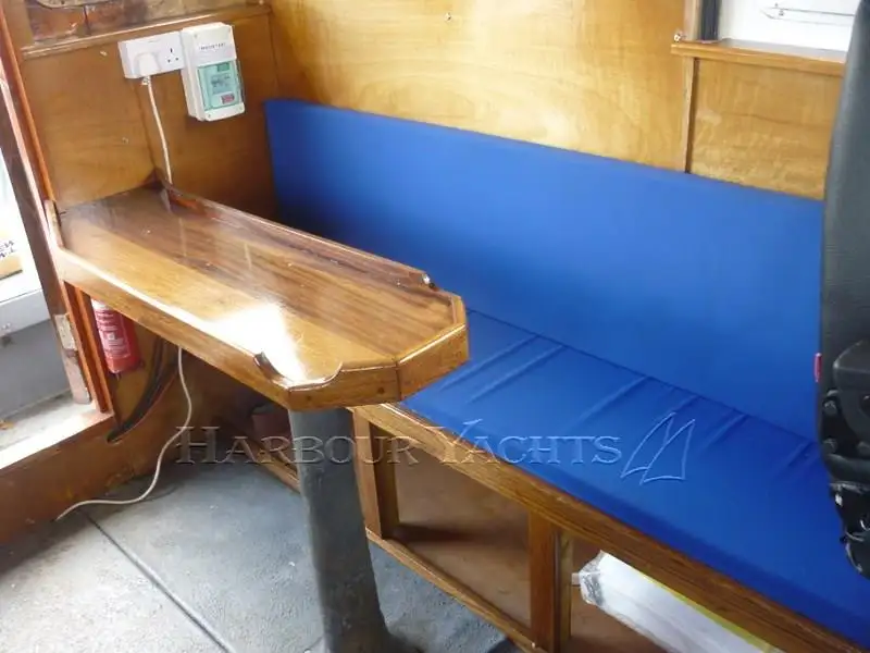 Tàu kéo lưới để bán