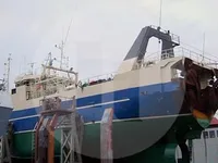 Tàu kéo lưới để bán