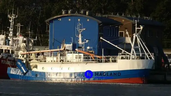 Vessel for fish processing and delivery for sale