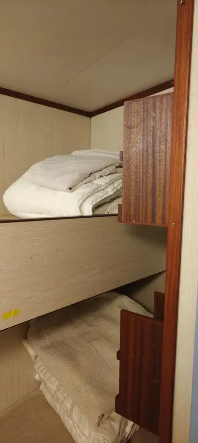 Tàu cung cấp để bán