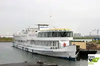 Tàu du lịch rao bán