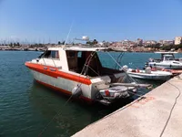 Tàu làm việc để bán