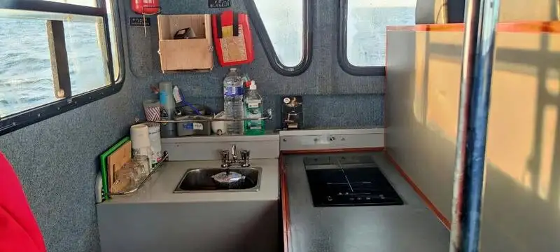 Tàu container để bán
