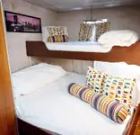 Tàu du lịch để bán