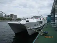 Tàu chở khách rao bán