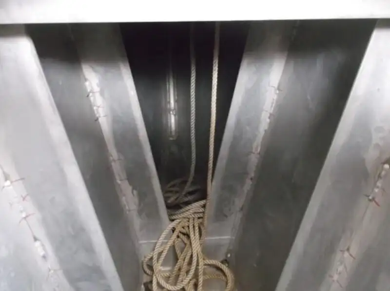 Tàu du lịch để bán