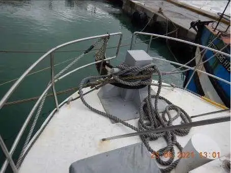 Tàu kéo lưới để bán