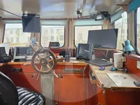 Tàu chở cá sống để bán