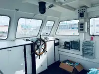 Tàu làm việc để bán