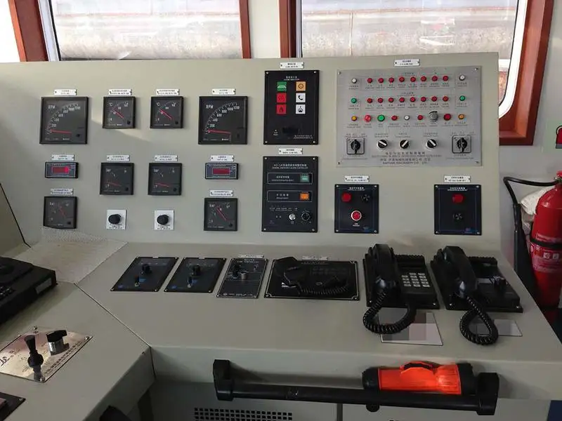 Tàu kéo để bán