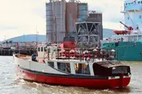 Tàu chở khách để bán