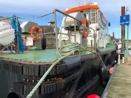 Tàu chở thủy thủ đoàn để bán