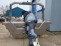 Tàu làm việc để bán