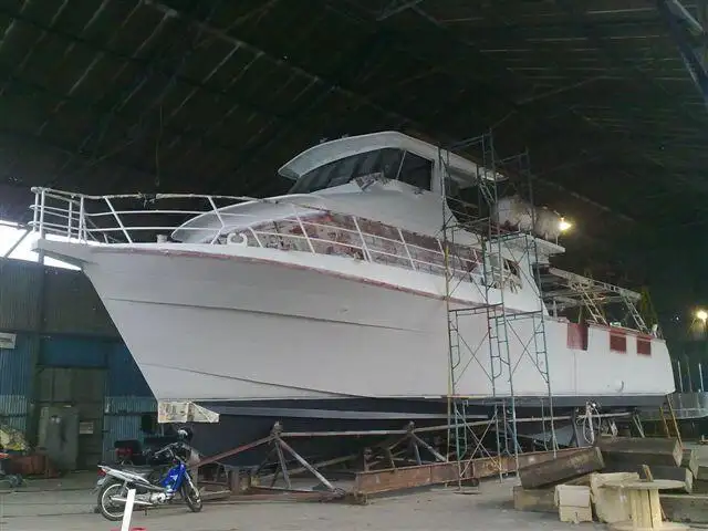 Tàu phà để bán