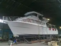 Tàu phà để bán