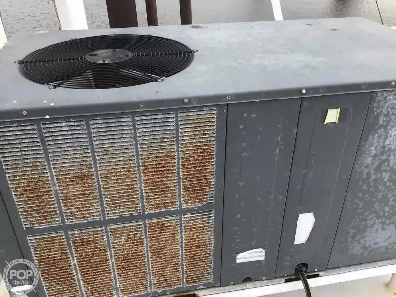 Tàu kéo lưới để bán