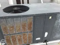 Tàu kéo lưới để bán