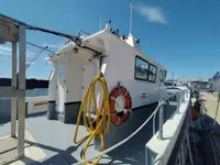 Tàu chở thủy thủ đoàn để bán