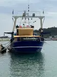Tàu kéo lưới để bán
