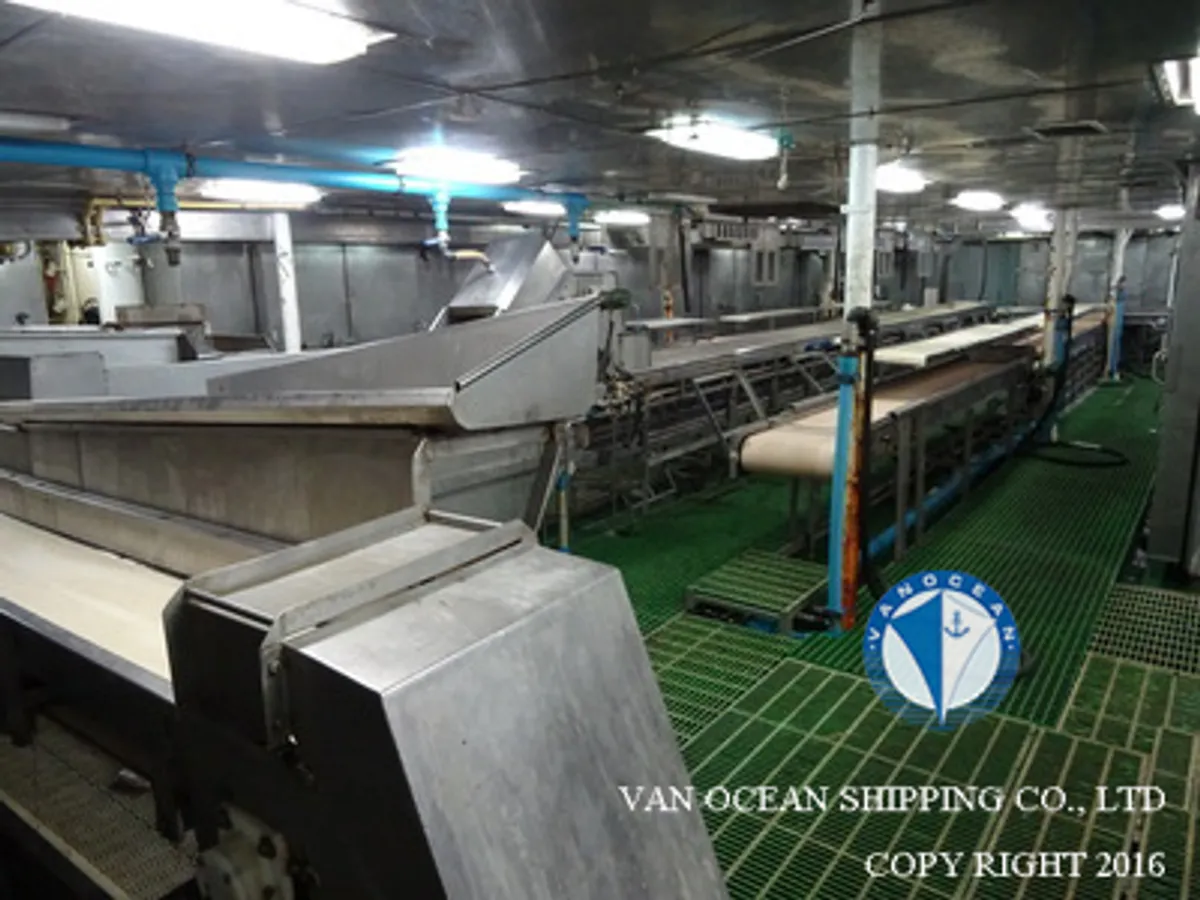 Tàu kéo lưới để bán