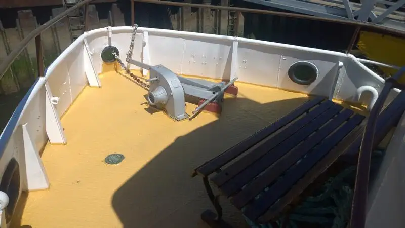 Tàu du lịch để bán