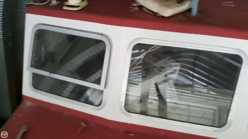 Tàu kéo lưới để bán