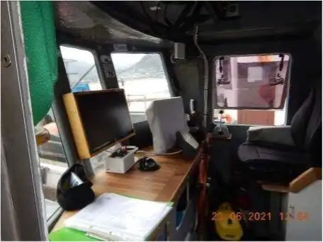 Tàu kéo lưới để bán