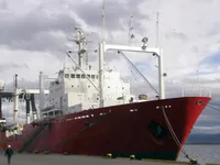 Tàu kéo lưới để bán