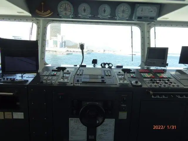 Tàu phà để bán
