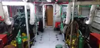 Tàu chở thủy thủ đoàn để bán