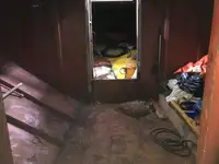 Tàu làm việc để bán