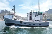 Tàu kéo lưới để bán