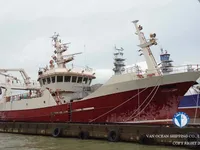 Tàu kéo lưới để bán