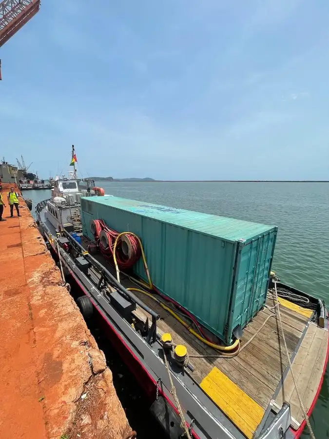 Tàu container để bán