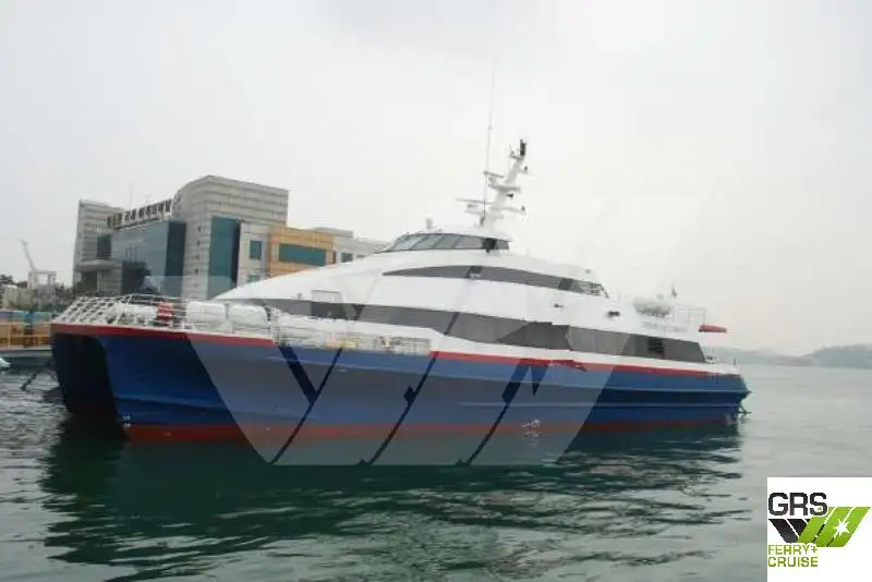 Tàu du lịch để bán