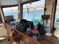 Tàu làm việc để bán