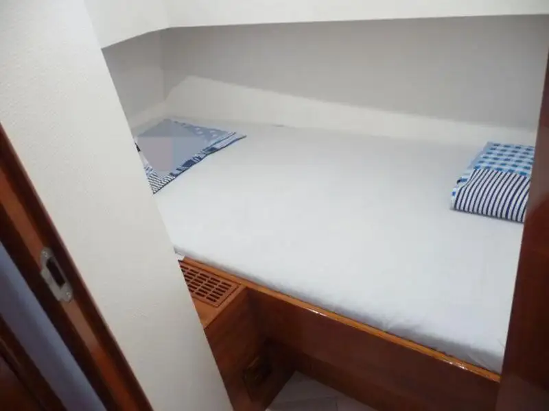 Tàu tuần tra để bán